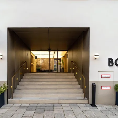 Bob W Munich Schwabing-2