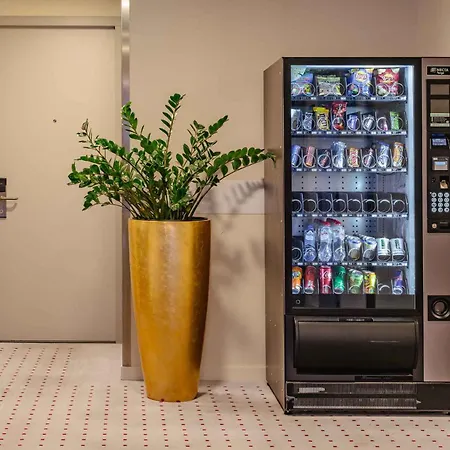 Plaza Premium Den Haag City Center-3