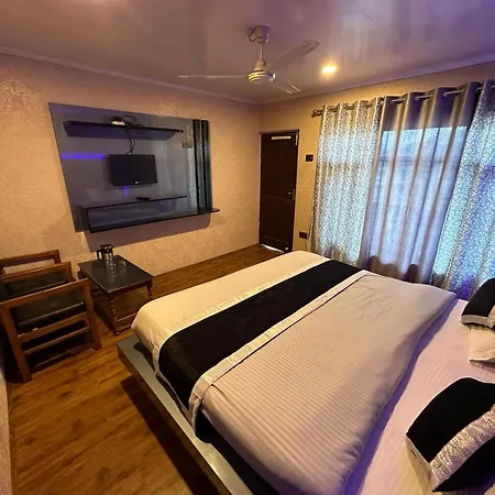 Hotel Luxury Inn-2