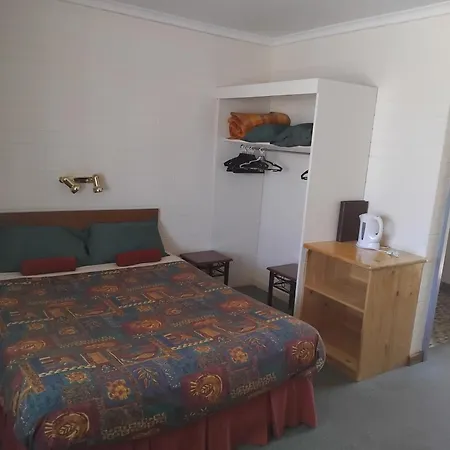 Hawker Outback Motel-3