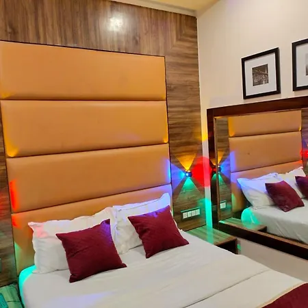 Hotel Blue Wellington - Near Mumbai Airport-3