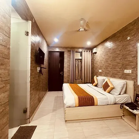 Hotel Red Chilly Near Model Town Delhi Metro Station-3