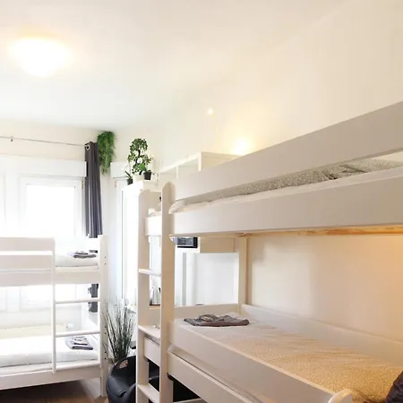 Hotel Ulm Zentrum - Komplettes Zimmer, Hochbett, Android TV&eigenem Bad - perfekt für Familien&Gruppen-2