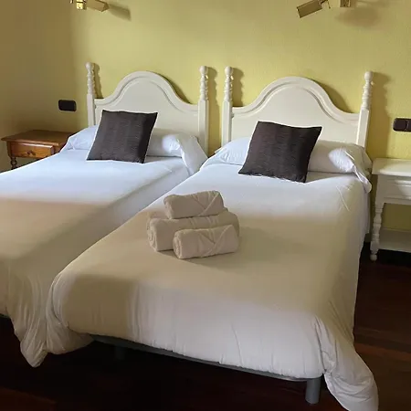 Hostal Esmeralda-3