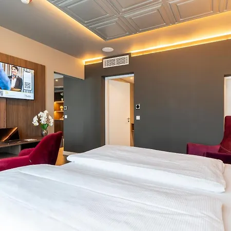 Plaza Premium Heidelberg-3