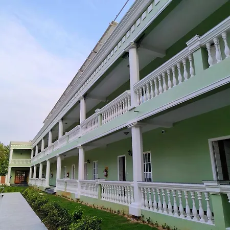 Le French Nest-2
