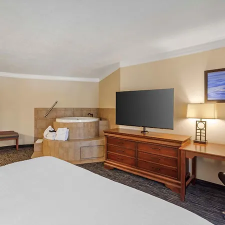 Best Western Plus Landmark Inn-3