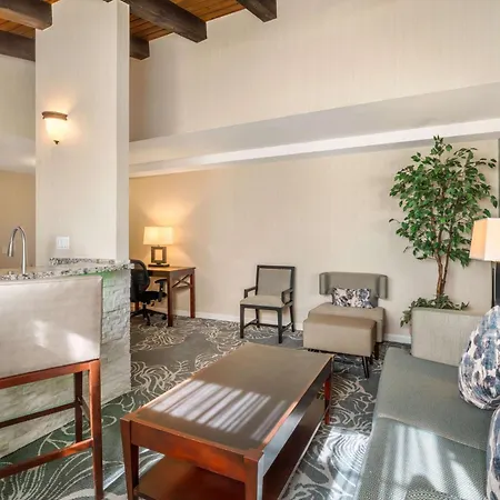 Best Western Plus Carpinteria Inn-2