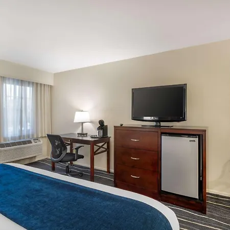 Best Western Plus Carpinteria Inn-3