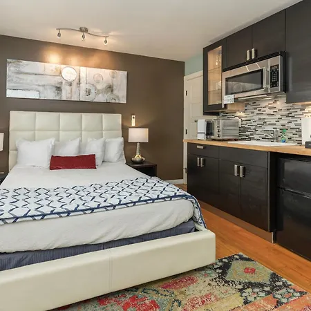 The Flagstone Boutique Inn & Suites-3