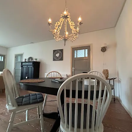 T'Hus Bed & Breakfast-2