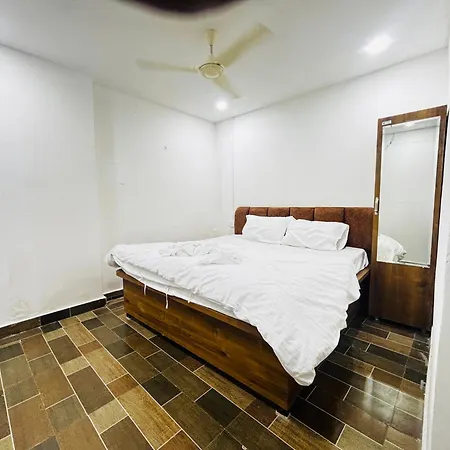 Prachi Luxury Rooms-3