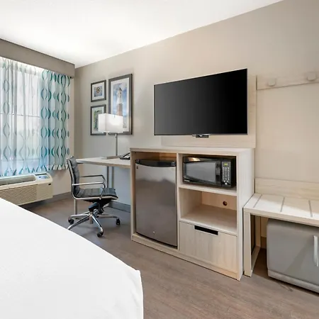 Best Western Plus Lafayette Hotel University Area-3