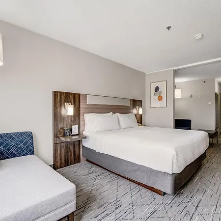 Holiday Inn Express Hotel & Suites-Edmonton South By Ihg-3