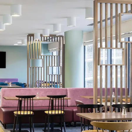 Hampton By Hilton London Gatwick Airport-3