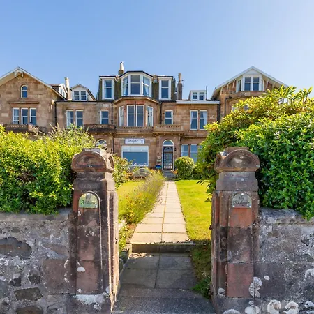 The Ardyne Guest House-3