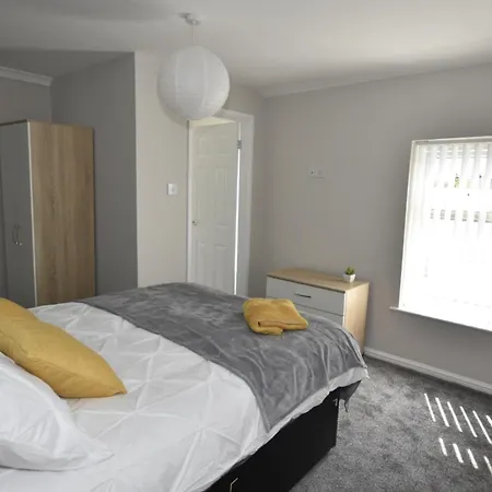 Townhouse @ 32 Penkhull New Road Stoke-2