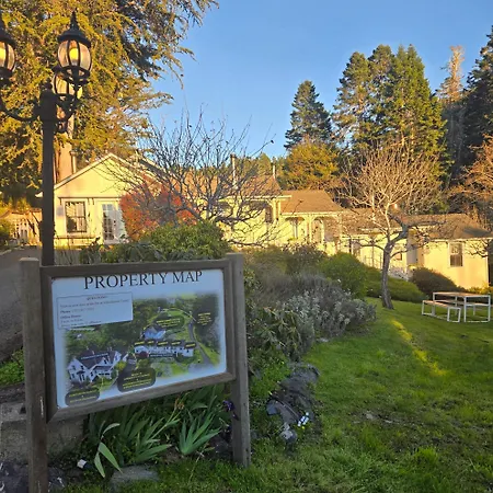 Dennen'S Victorian Farmhouse-2