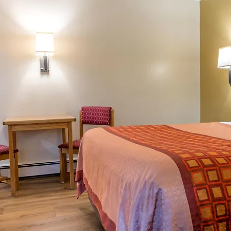 Glenwood Springs Cedar Lodge-3