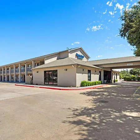 Days Inn By Wyndham Round Rock-2