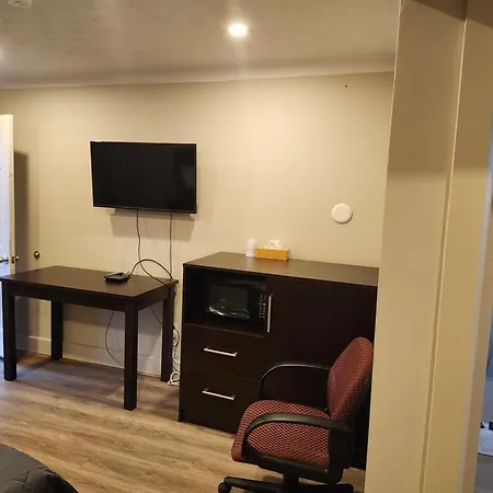 Fairway Inn & Suites-2
