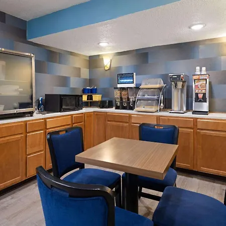 Days Inn & Suites By Wyndham Kokomo-2