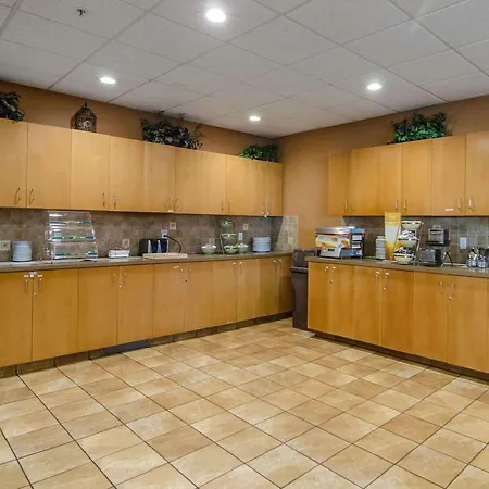 Quality Inn & Suites Grande Prairie-3