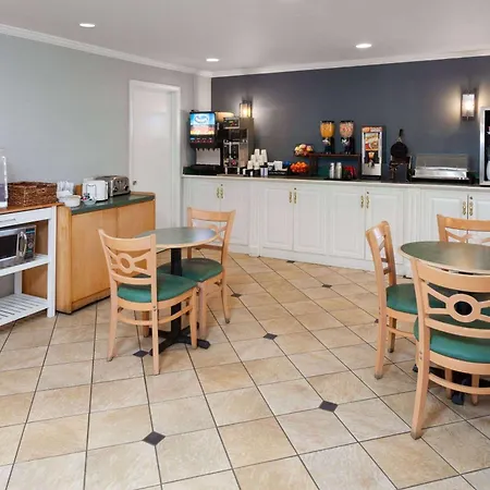 La Quinta Inn By Wyndham Cleveland Independence-2