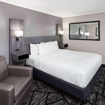 La Quinta Inn By Wyndham Cleveland Independence-3