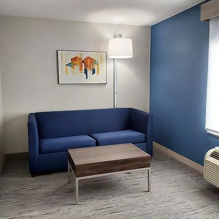 Holiday Inn Express Hotel & Suites Antigo By Ihg-3