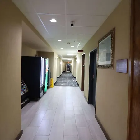 Super 8 By Wyndham Perryville-3