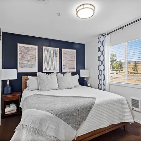 Library Inn - Boutique Rooms - Free Breakfast - Hot Tub-3