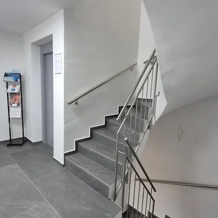 Apartments Seibel Doppel-Zweibettzimmer mit Bad-2