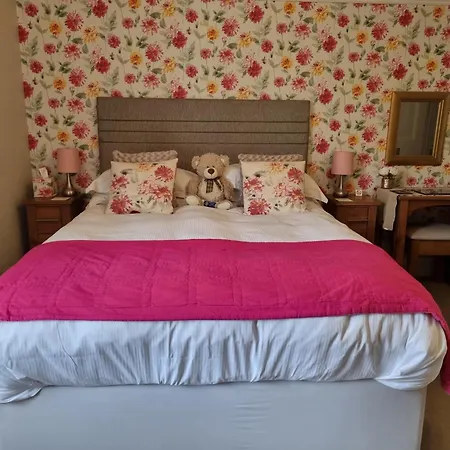 Montfort Cottage Guest House-3