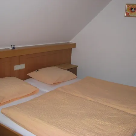 Hotel&Restaurant Zur Weintraube-3
