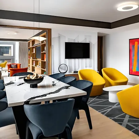 Humaniti Hotel Montreal, Autograph Collection-2