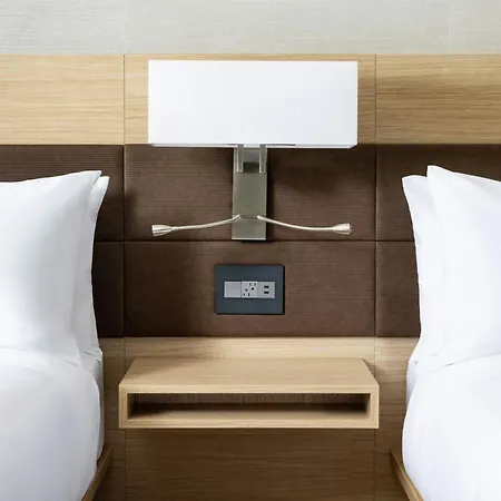 Ac Hotel By Marriott Honolulu-2