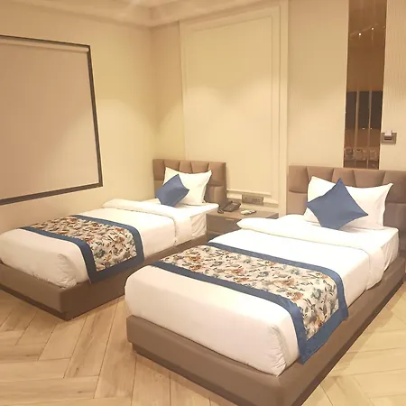 Qotel Signature Coleman Janakpuri Near District Centre & Pacific Mall-3