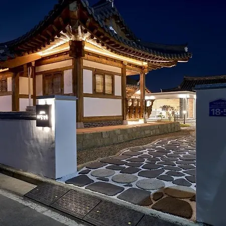 Gyeongju Madang Hanok-2