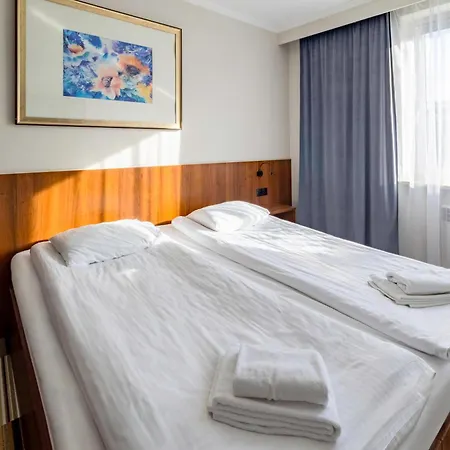 Hit Hotel-2