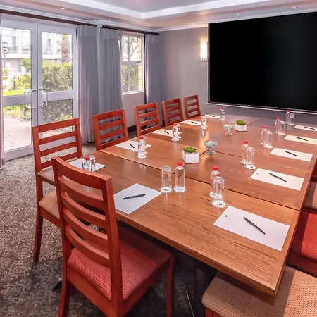 Stayeasy Century City-3