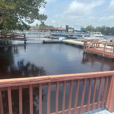 Good Times Motel And Marina-2