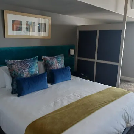 Peninsula All Suites Hotel-2