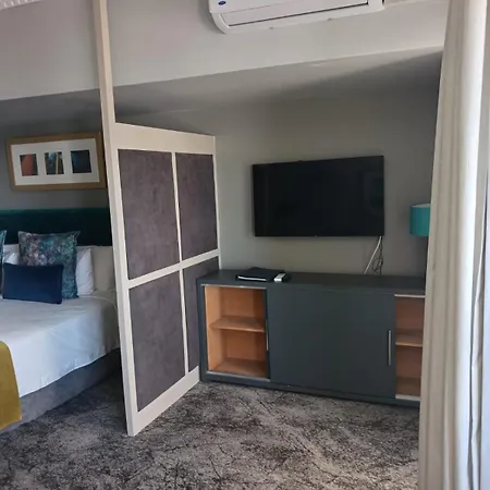 Peninsula All Suites Hotel-2
