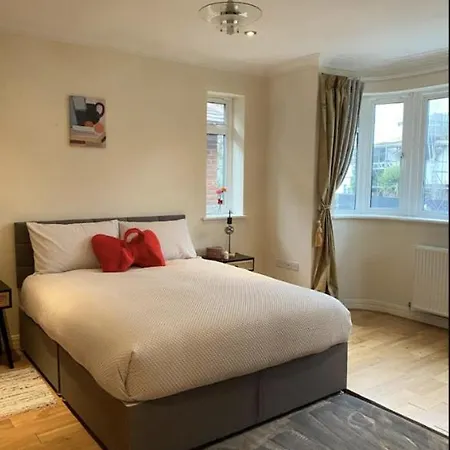 Prime Location London W5-2