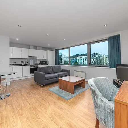Hq Aparthotel Farnborough-2