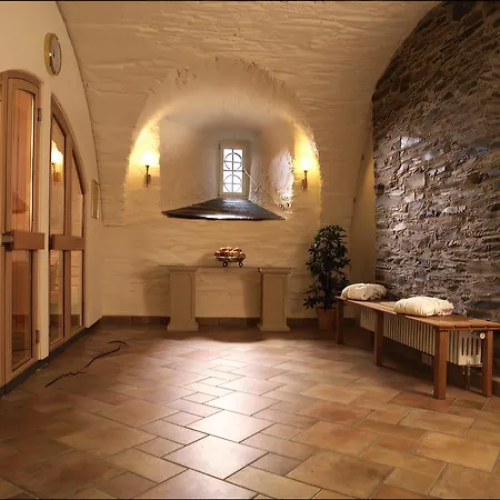 Hotel Und Restaurant Burg Schnellenberg-3
