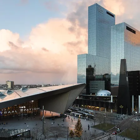 Premier Suites Rotterdam-3