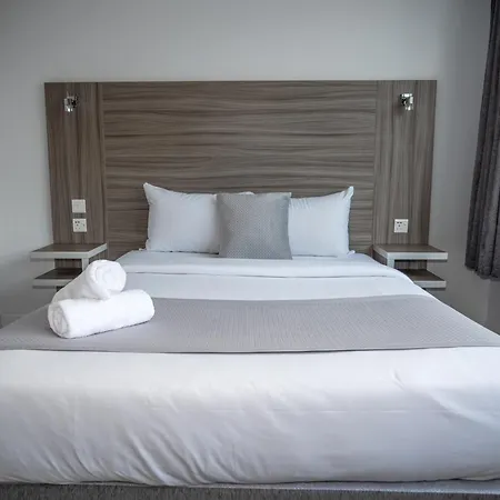 Sky Nights Hotel London Heathrow-2