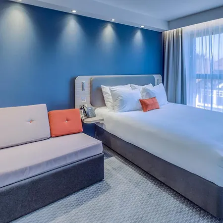 Holiday Inn Express - Fleet By Ihg-2